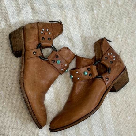 Frye Ray Stone Harness Zip Back Leather bootie/ ankle boot size 7 in cognac - Picture 5 of 14